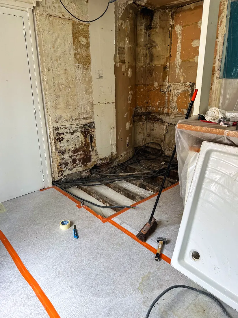 Séparation SDB & WC, Paris 20e : travaux en cours, photo 1